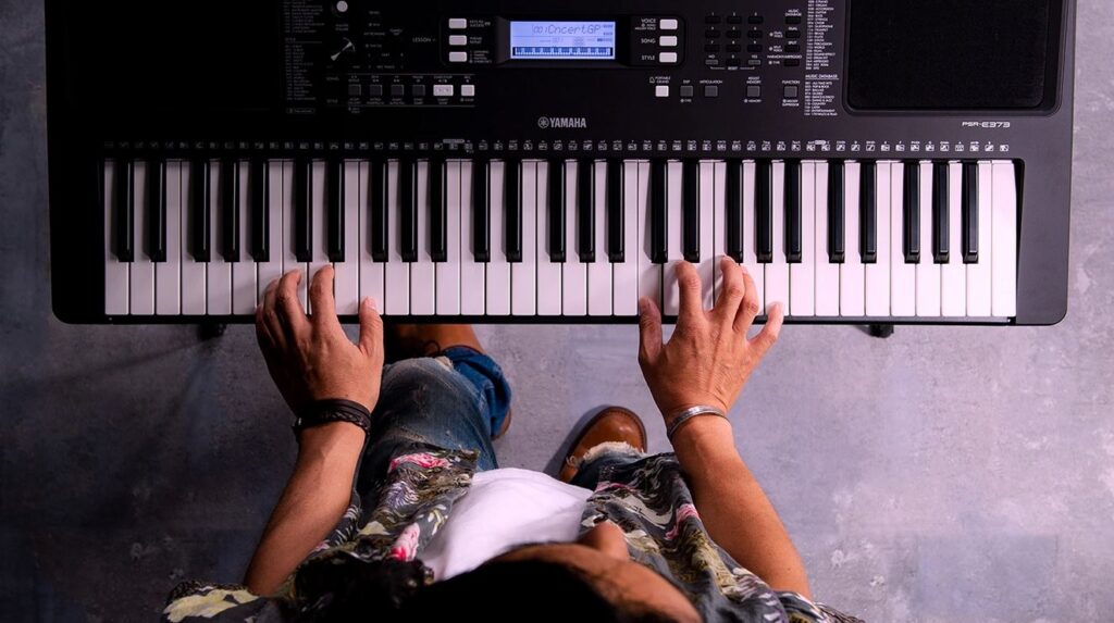 yamaha psr e373 weighted keys